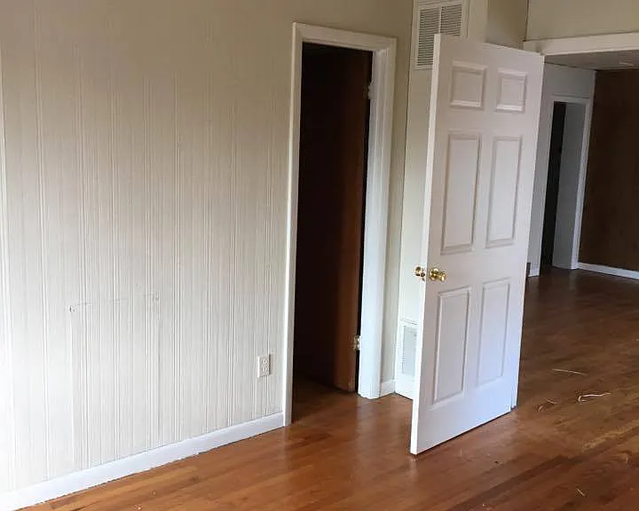 819 N Queen St — Photo 5