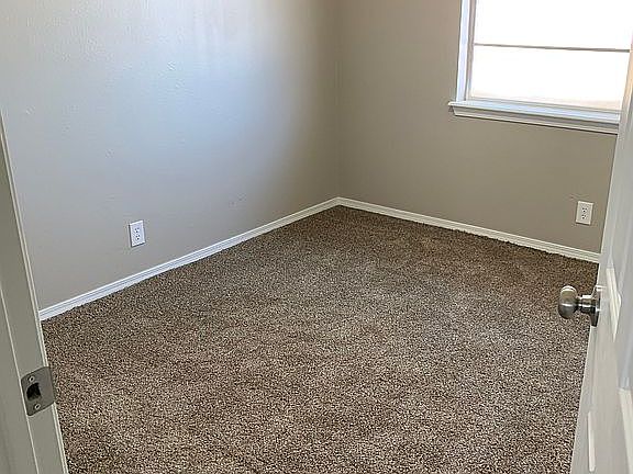 5th image of 524 S Forest Court Dr