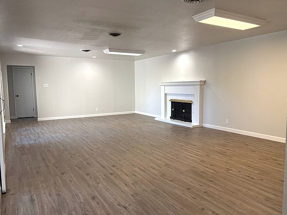 4th image of 1413 Ventura Ave