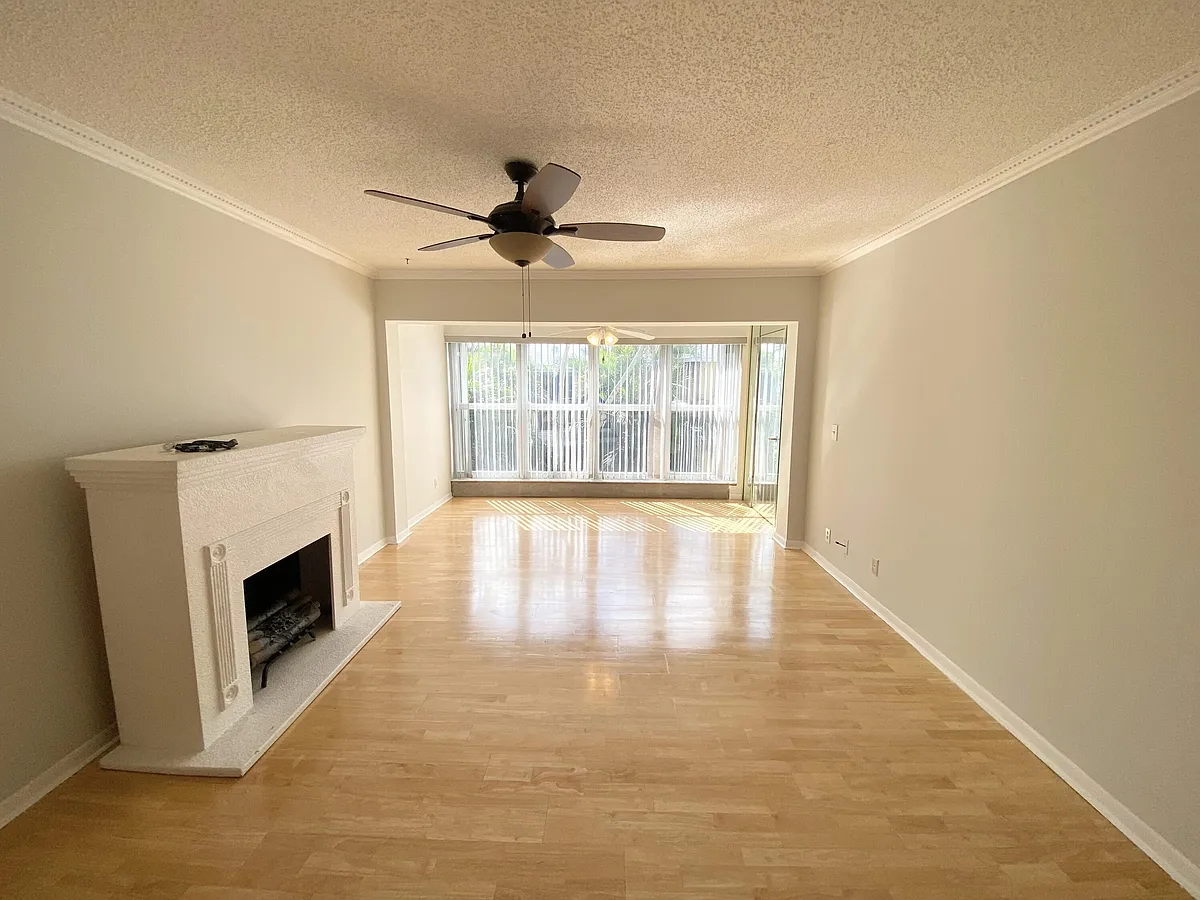 Building Photo - 2480 Juniper Dr #204