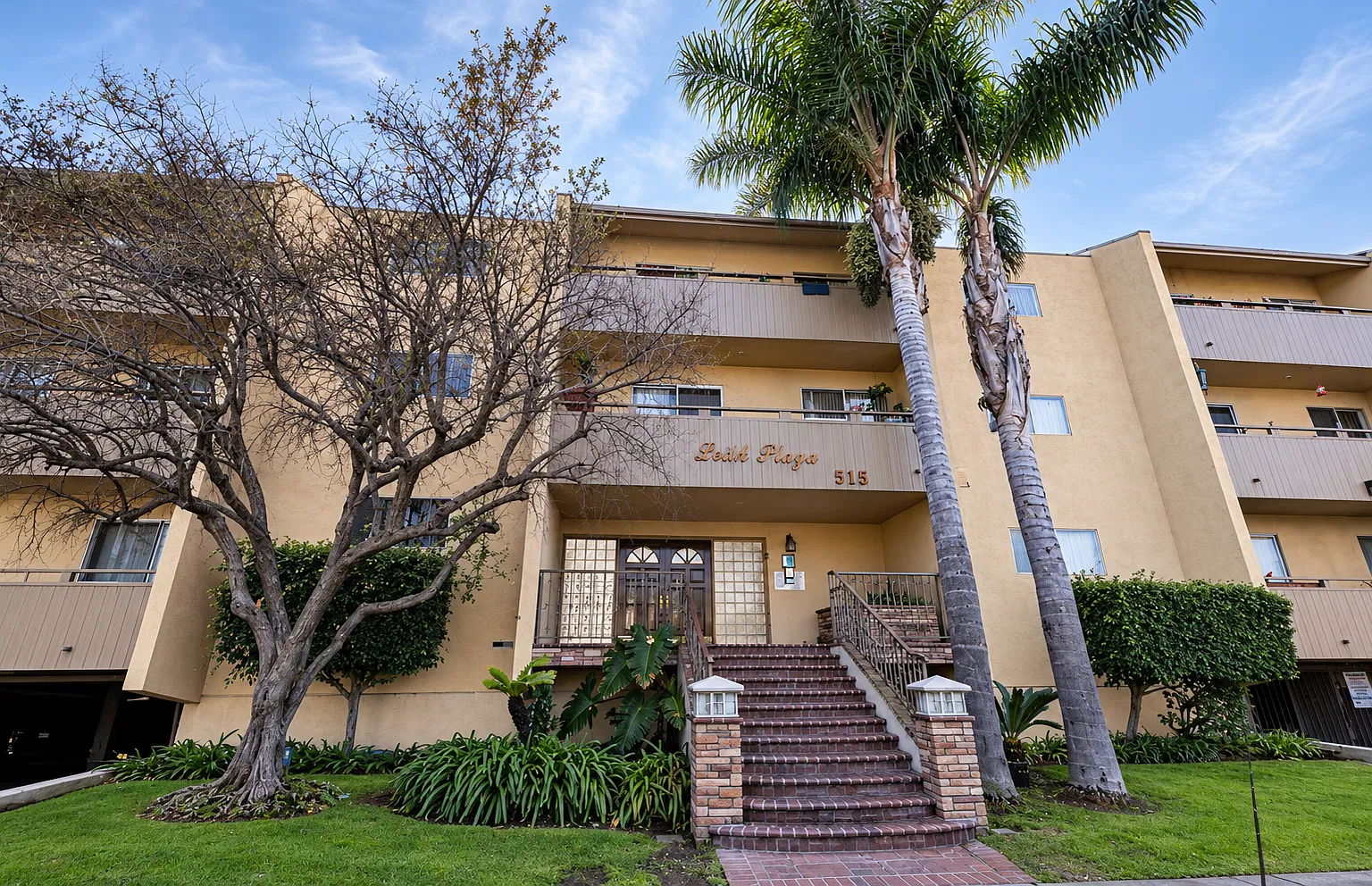 Park Plaza Apartments — Photo 1