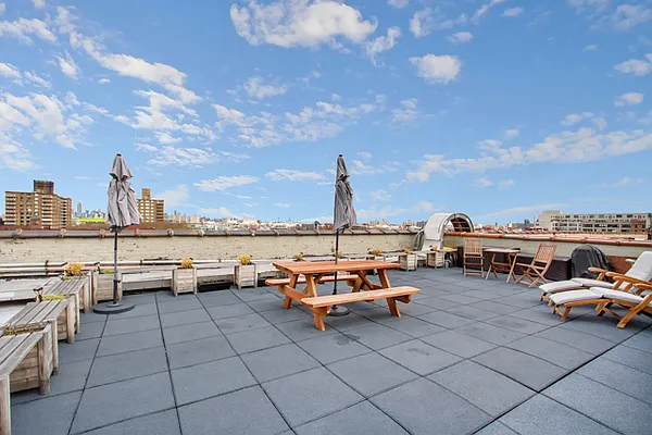 Sold by Compass | media 18