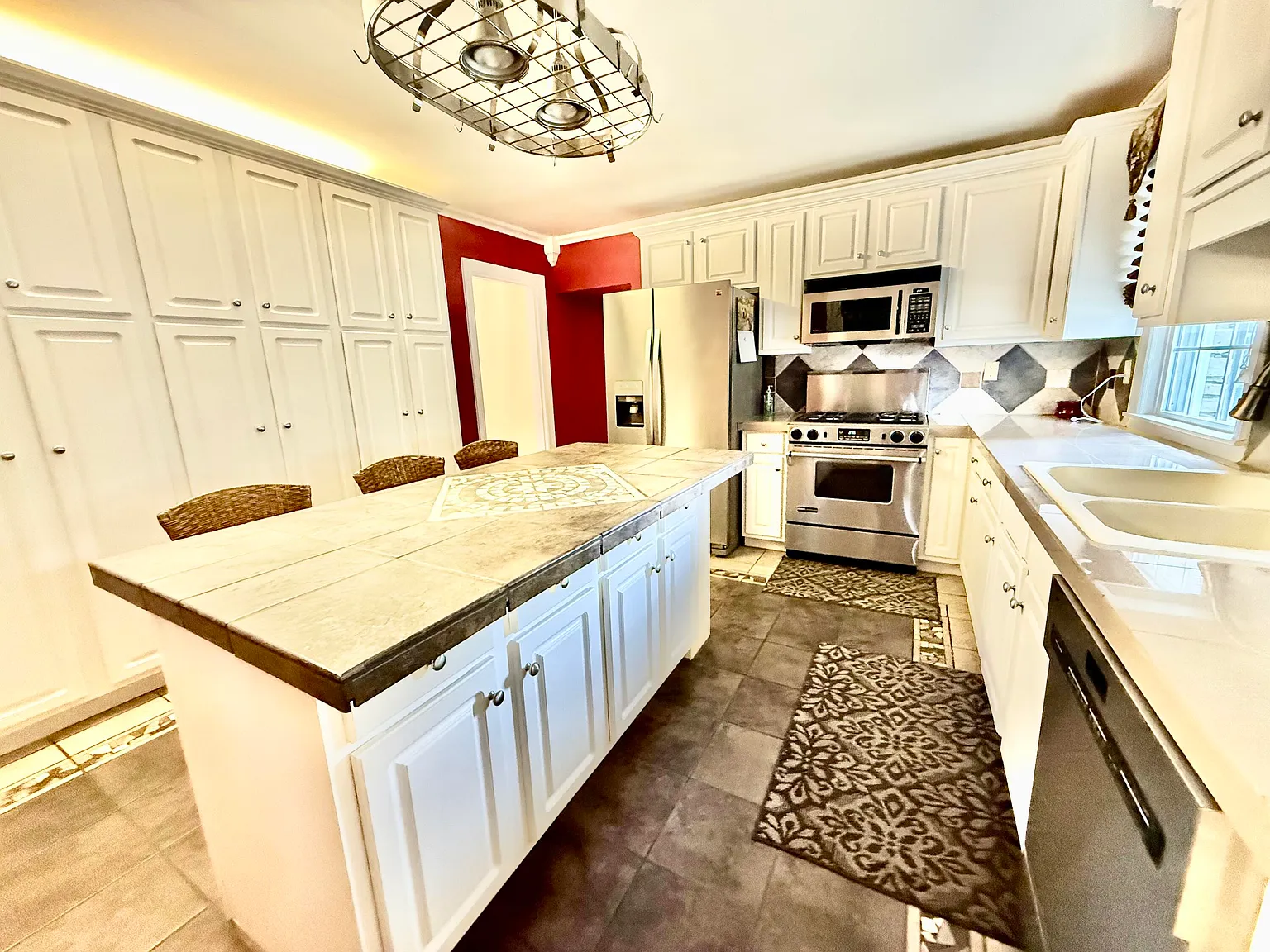 5 bed, 3.0 bath, 3471 sqft, $2,500 — Photo 3