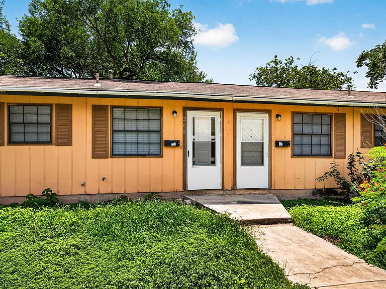 208 Bexar Dr — Photo 7