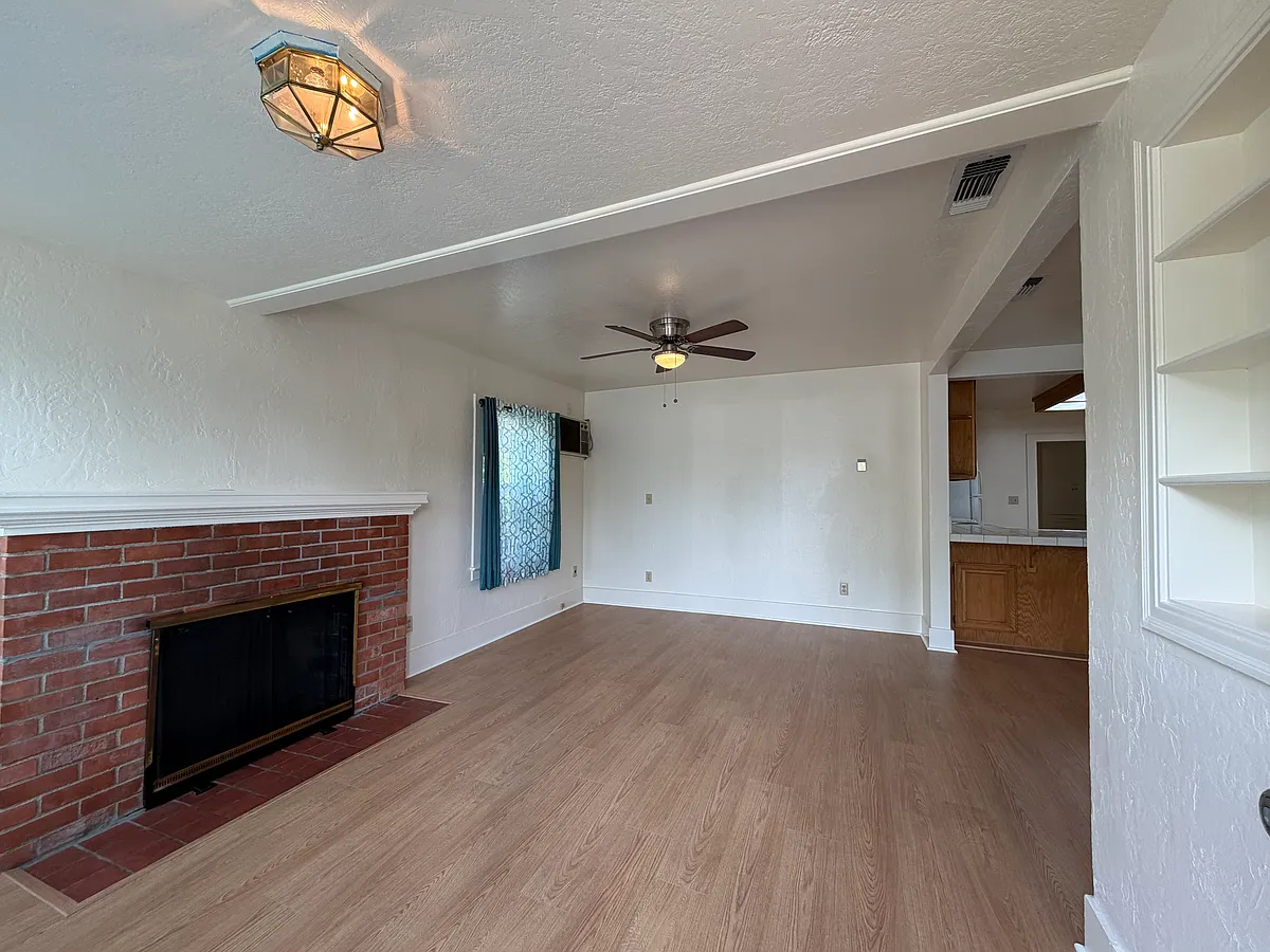 Building Photo - 608 Sierra Blvd