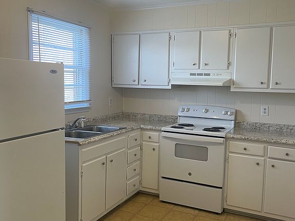 5th image of 200 Carolina Ave APT A