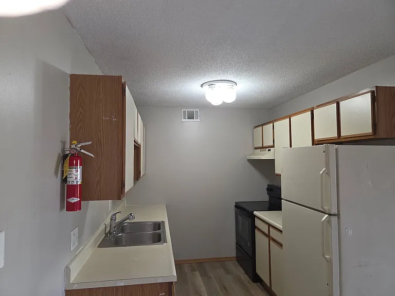 2424 Park Ave #10 — Photo 4