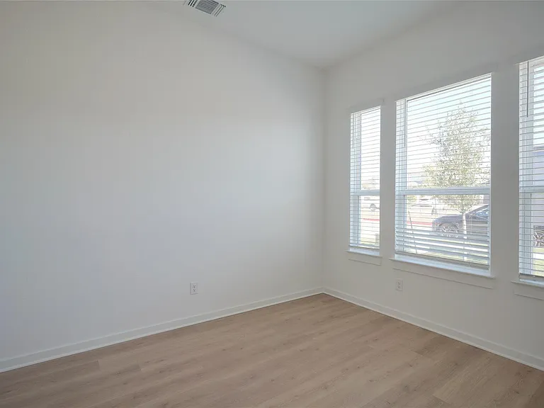 1250 N Roger Hanks Pkwy — Photo 13
