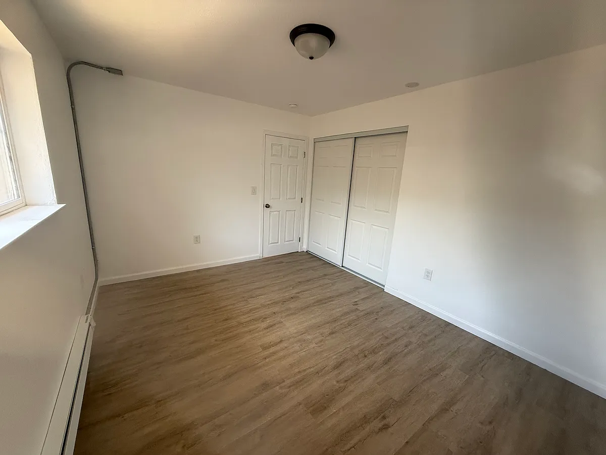 Building Photo - 329 Tennyson Rd #327