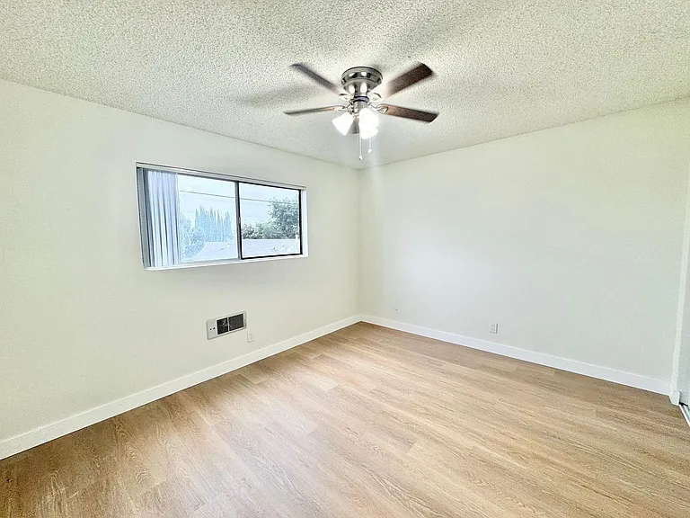Benton Apartments — Photo 20