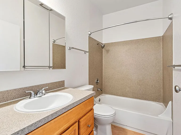 Pine Street Apartments — Photo 35