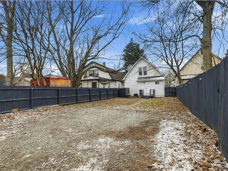 931 N Oakland Ave — Photo 24