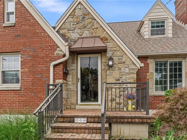 208 E Dorothy Ln, Dayton, OH 45419