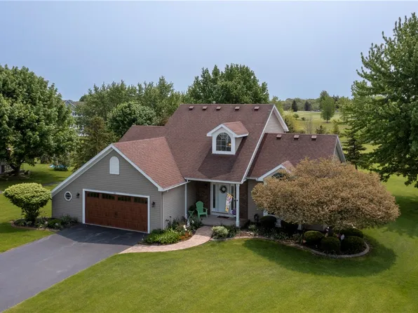 69 Cassandra Cir, Churchville, NY 14428