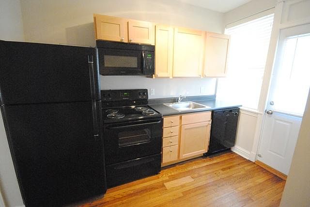 1st image of 1034 Oakview Pl APT 2N