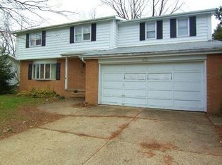 5973 Gareau Dr, North Olmsted, OH