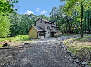 675 Whippoorwill Dr, Bushkill, PA 18324