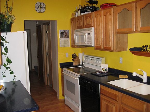 Kitchen-Corian countertops, all appliances included