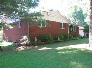 1306 Admiral Pl, Monett, MO 65708