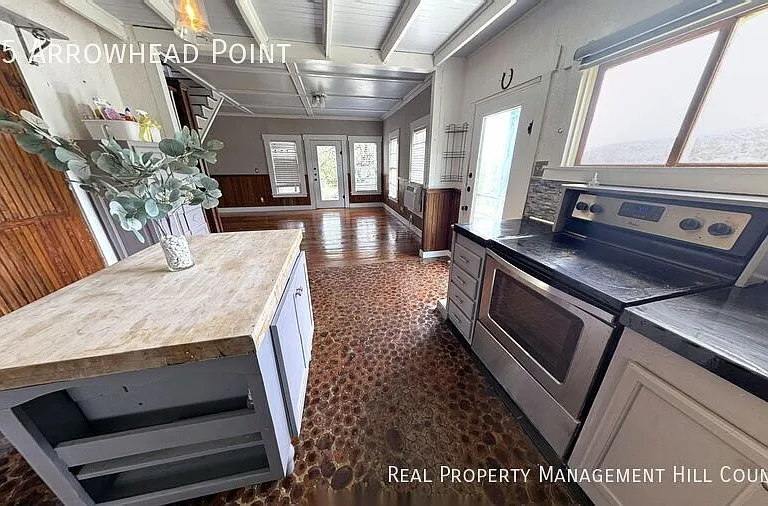 555 Arrowhead Point — Photo 6