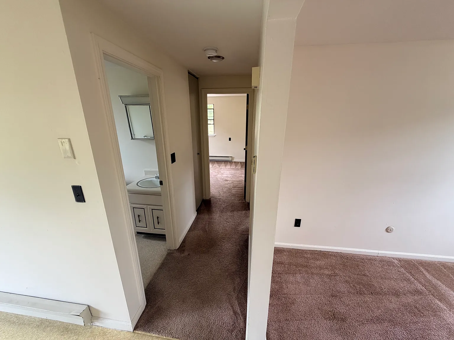 2 bed, 819 sqft, $1,600 — Photo 3