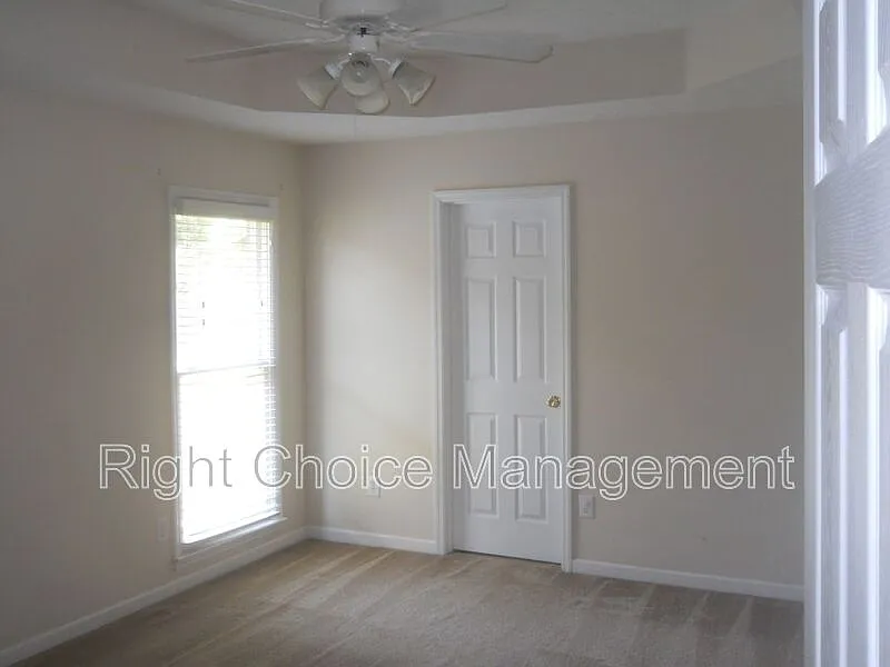 3 bed, 2.0 bath, 1660 sqft, $1,750 — Photo 2