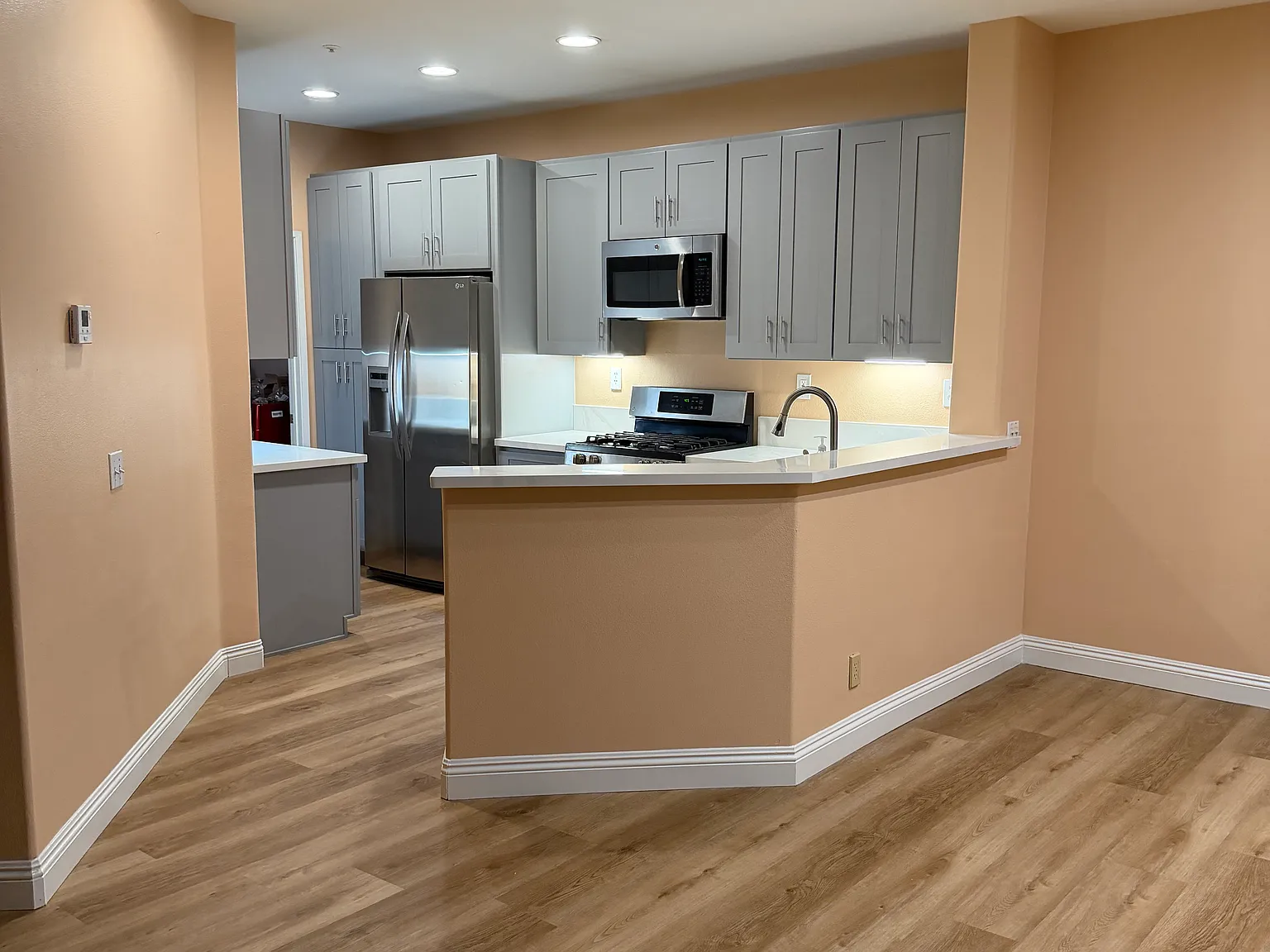 3 bed, 1625 sqft, $4,490 — Photo 3