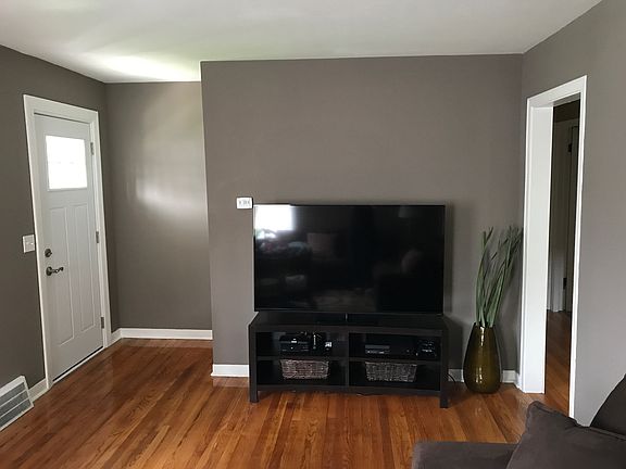 5th image of 207 Shaver Ave