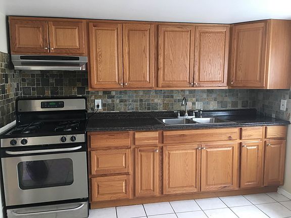 4th image of 2423 N Newcastle Ave #2