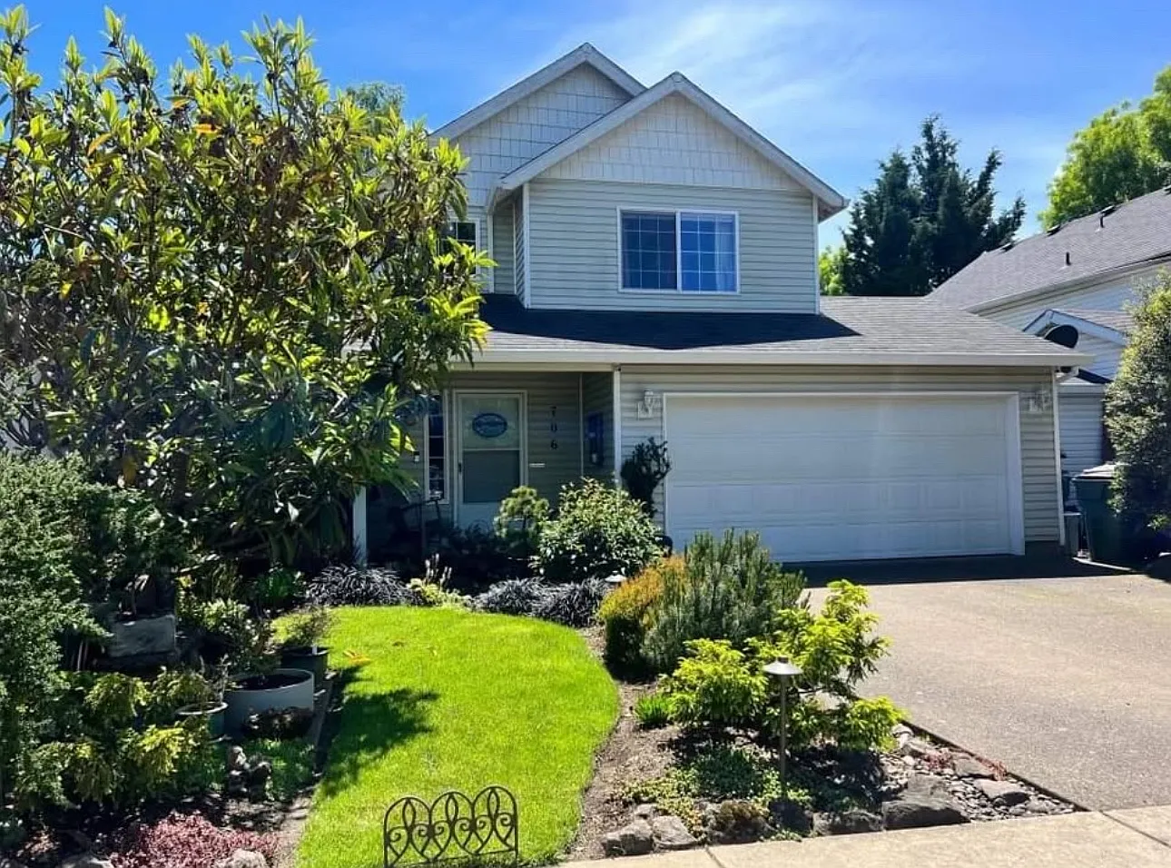 3 bed, 2.5 bath, 1470 sqft, $2,400 — Photo 1