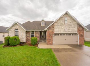987 S Redwood St, Nixa, MO 65714