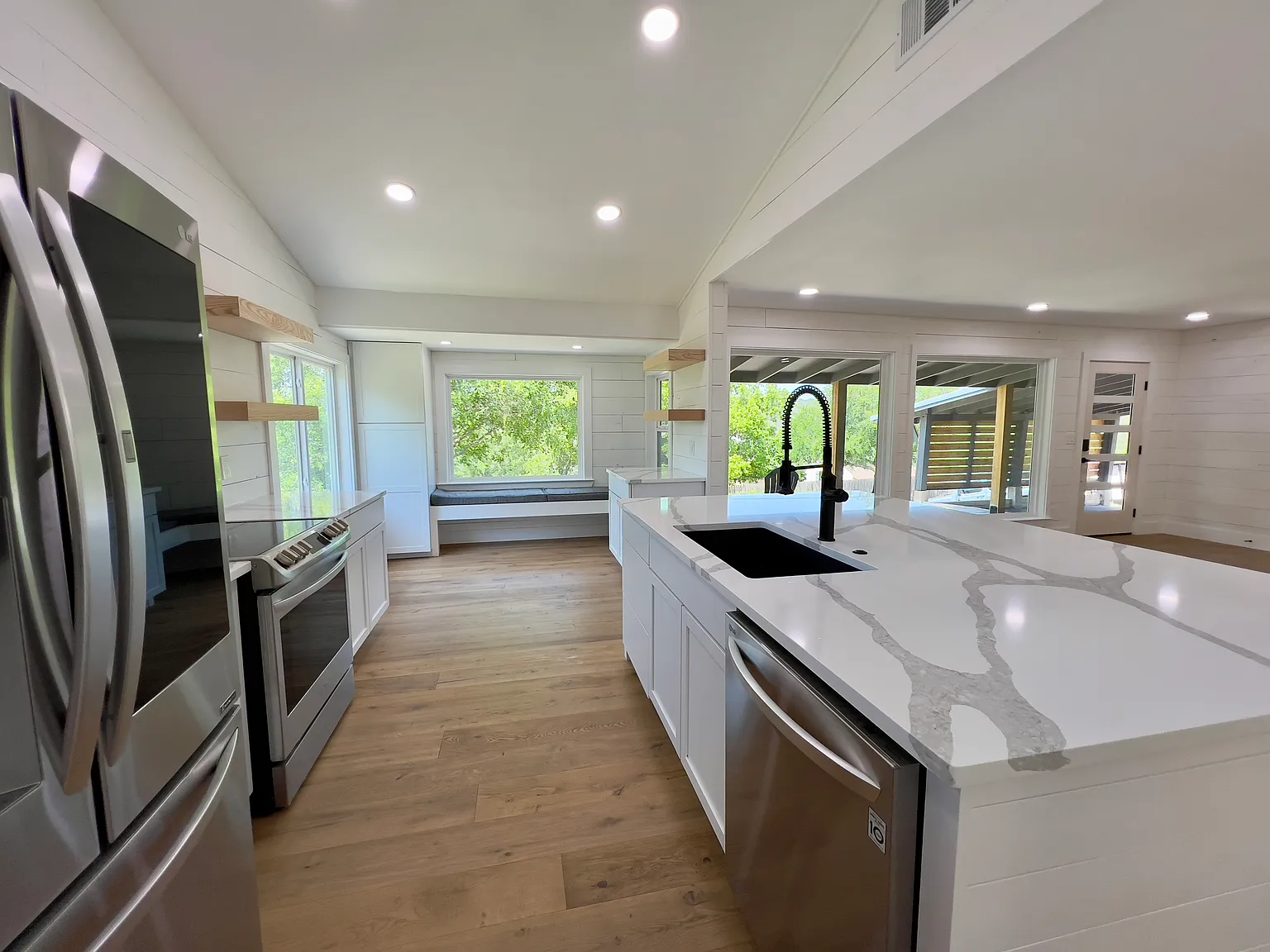 3 bed, 1.5 bath, 1344 sqft, $2,400 — Photo 2