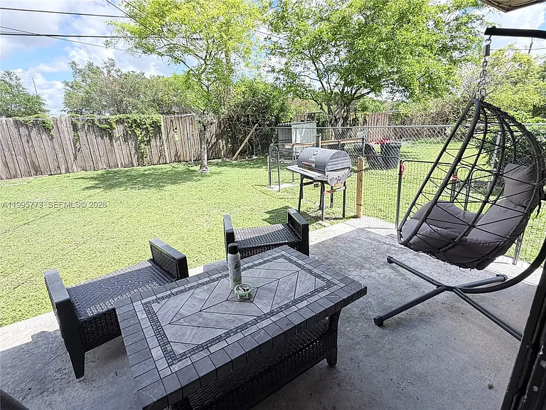 954 NW 14th St — Photo 4
