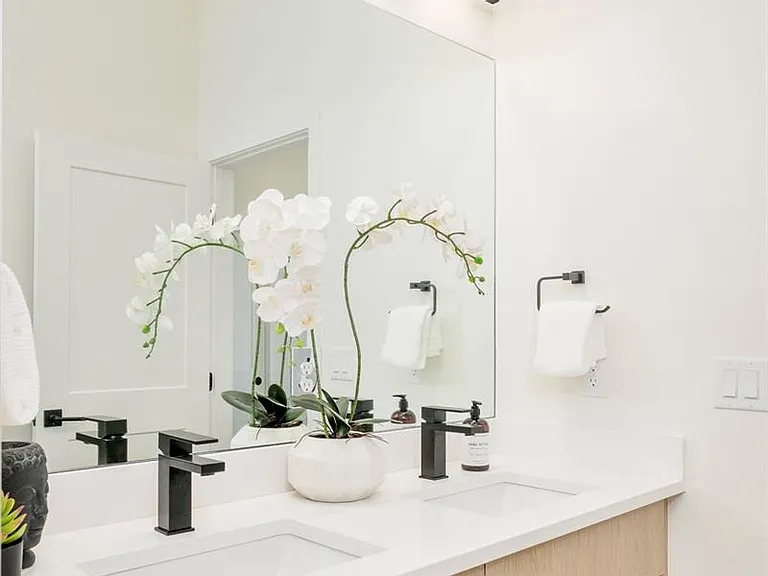 2105 S Galapago St #12 — Photo 29