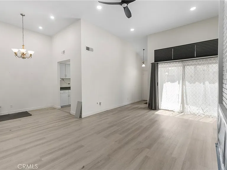 1532 Windsor Ln — Photo 4