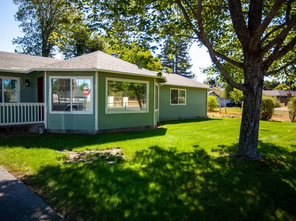 1511 Hubbard Ln, Grants Pass, OR 97527