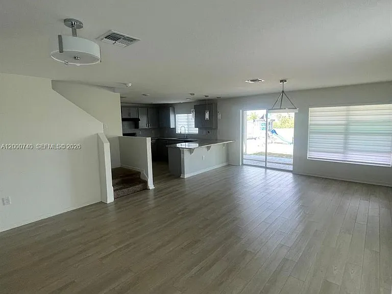 594 Preserve Pointe Blvd — Photo 4