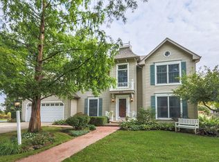 830 Fairwinds Ct, Naperville, IL 60563