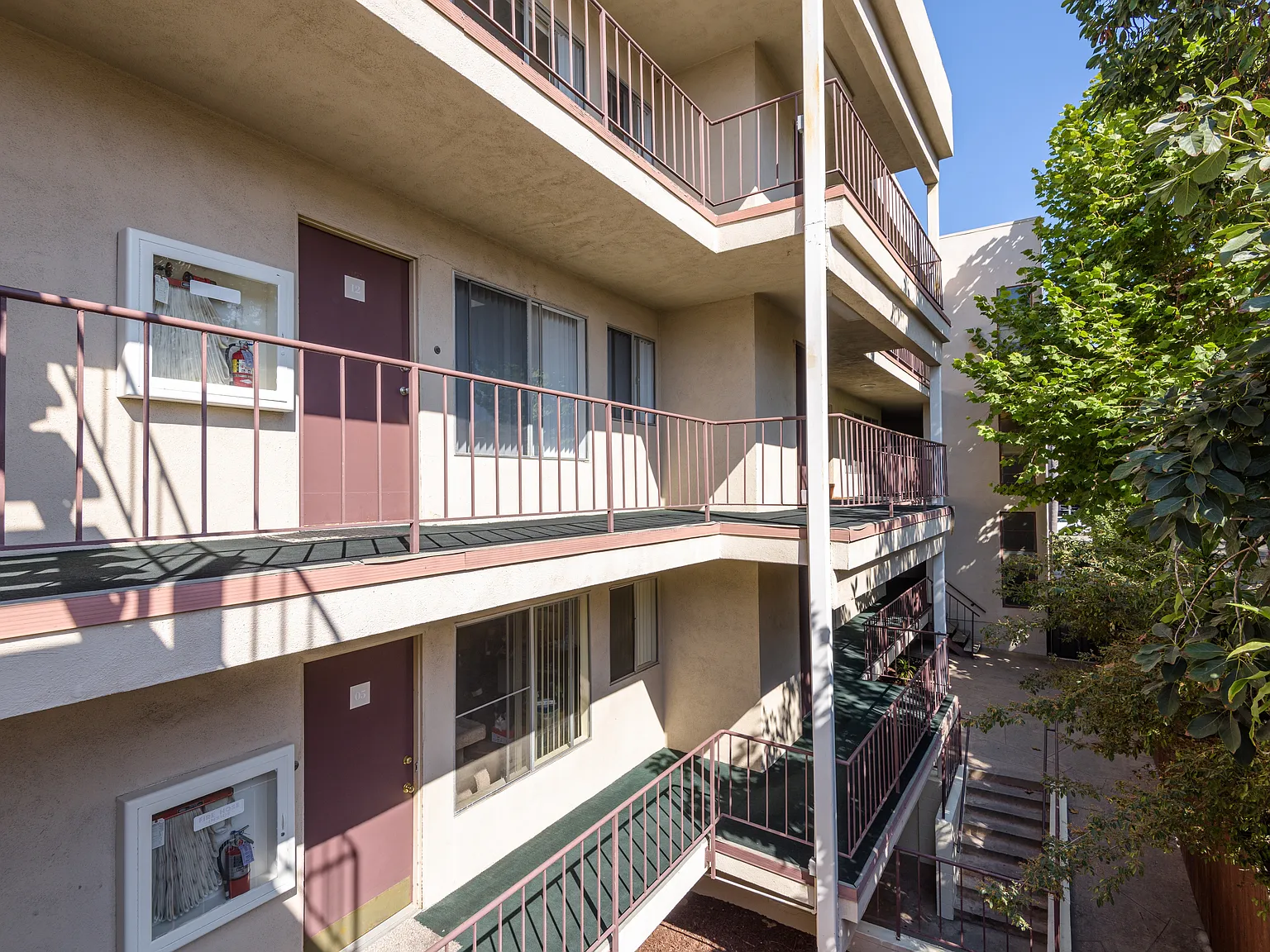 Martin Apartments — Photo 4