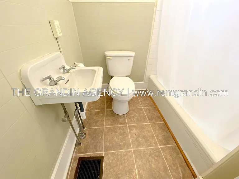 909 13th St SE — Photo 35