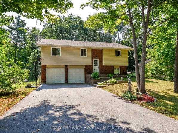 40 Saint Laurent Blvd, Tiny, ON L9M 0J2