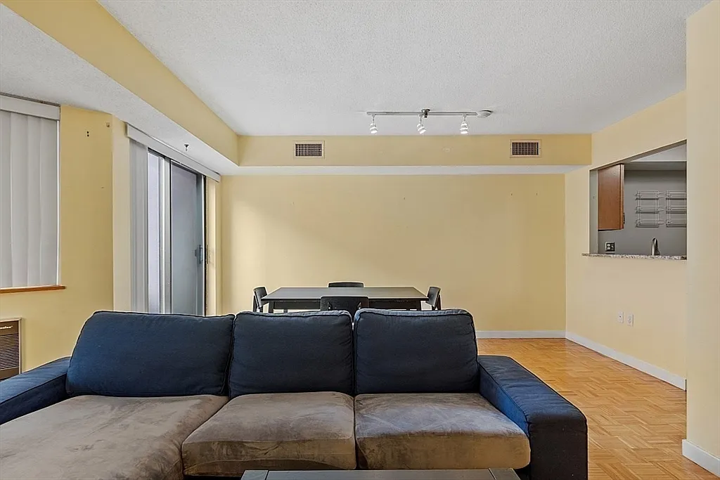2 bed, 2.5 bath, 1145 sqft, $3,500 — Photo 4