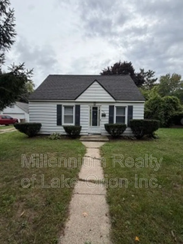3 bed, 1.0 bath, $1,350 — Photo 1