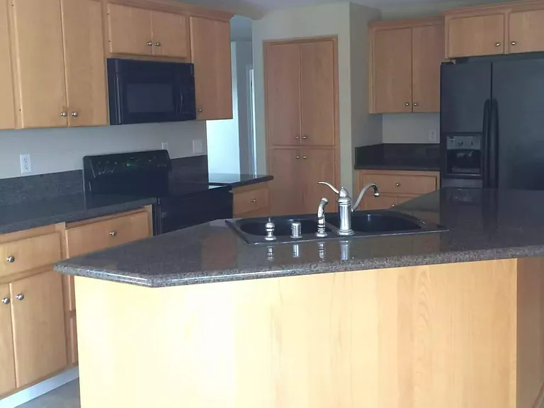 1320 NW 19th Ct — Photo 5