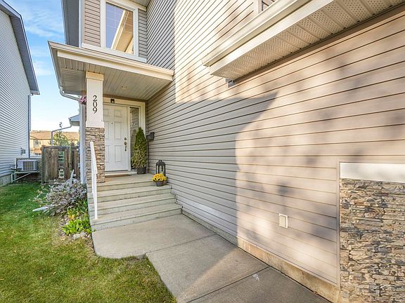 3rd image of 209 Silverstone Cres
