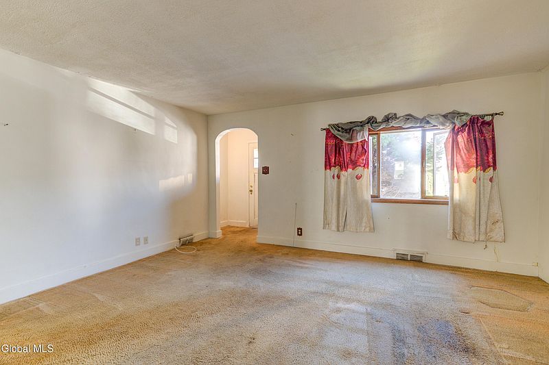4th image of 33 Dewitt Street