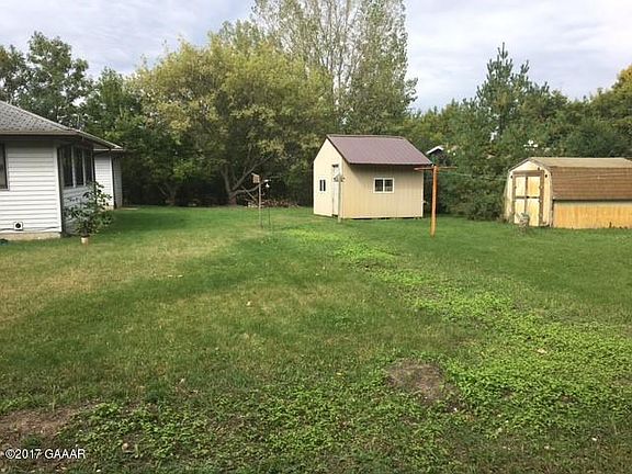 3rd image of 1613 County Road 22 NW