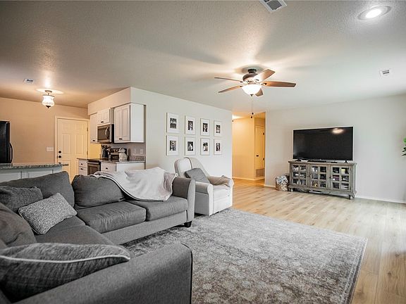 4th image of 1858 N Seminole Ct