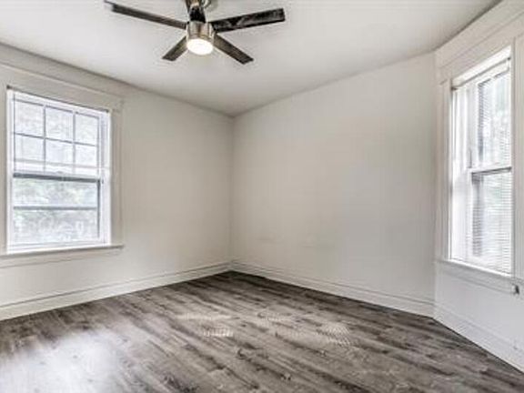 2nd image of 1722 Waverly Pl #C2