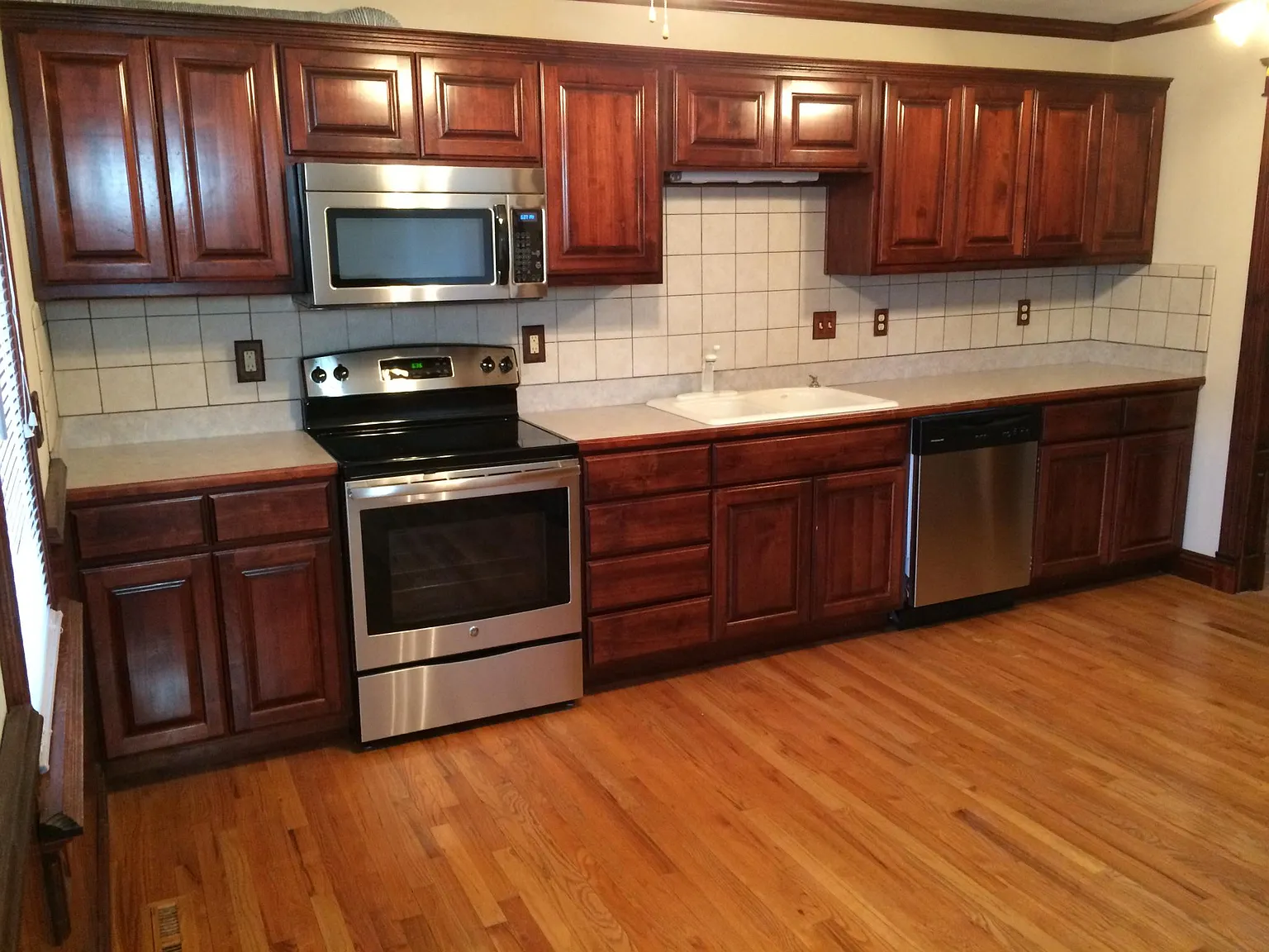 4 bed, 2.5 bath, 2038 sqft, $1,850 — Photo 2